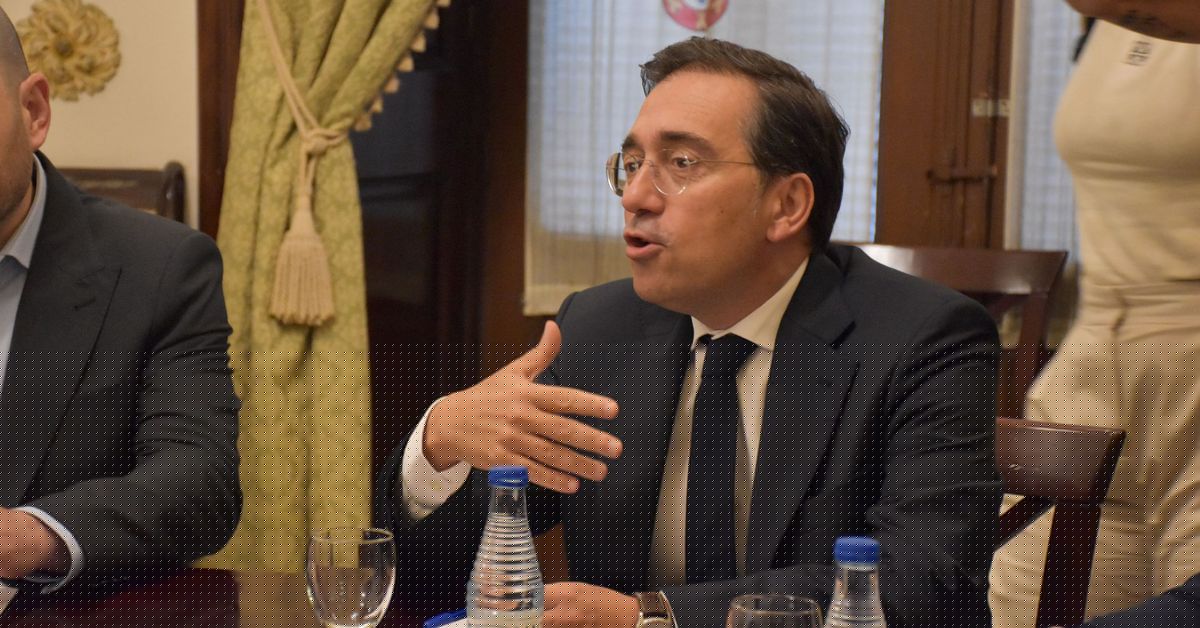 Albares avisa a los migrantes que pretendan entrar ilegalmente en Ceuta: "Serán devueltos"