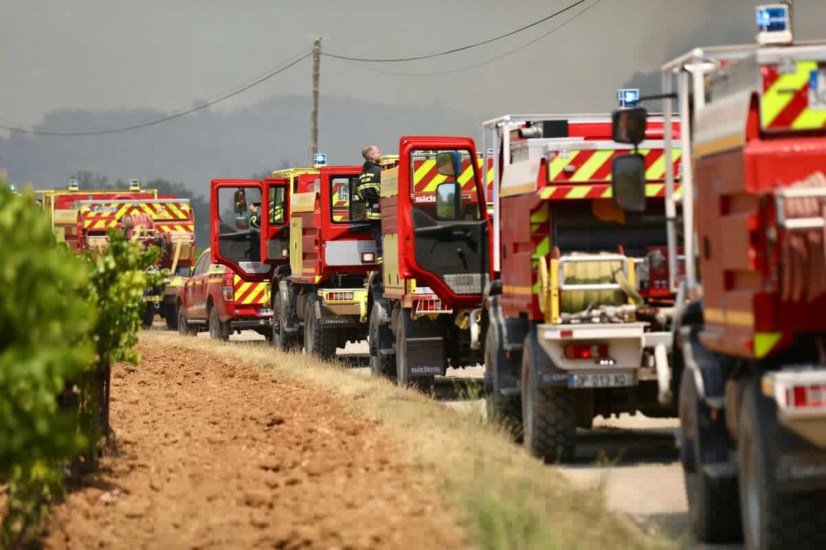 « Un scandale » : une mairie impactée par les incendies dans le Var alerte sur de faux sapeurs-pompiers réclamant des dons et de la nourriture
