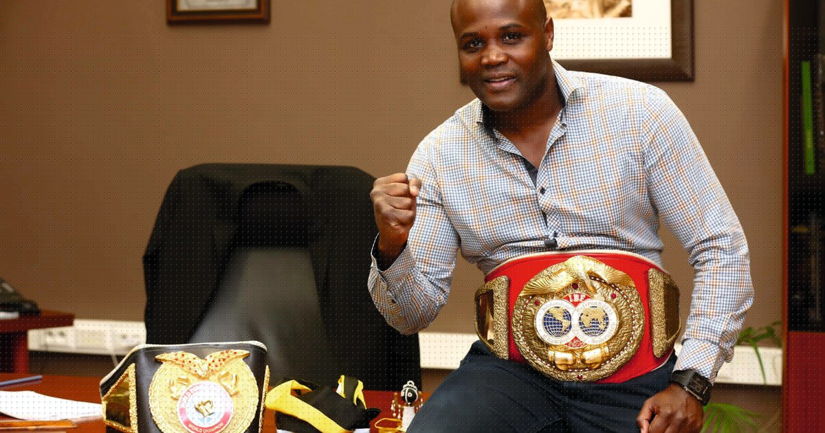 L'ancien champion de boxe belge et ex-échevin ixellois Béa Diallo (PS) nommé ministre guinéen de la Jeunesse