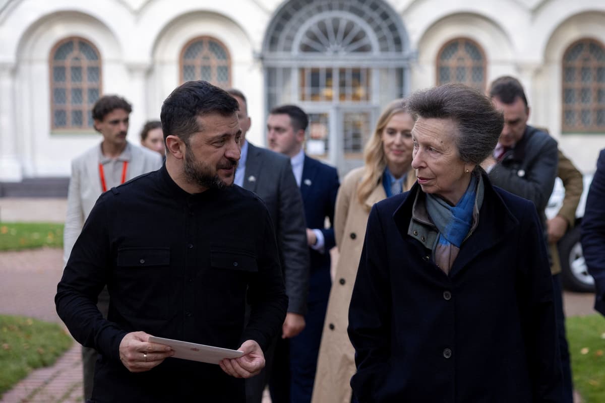 Anne leaves teddy in personal tribute to child victims on surprise Ukraine trip