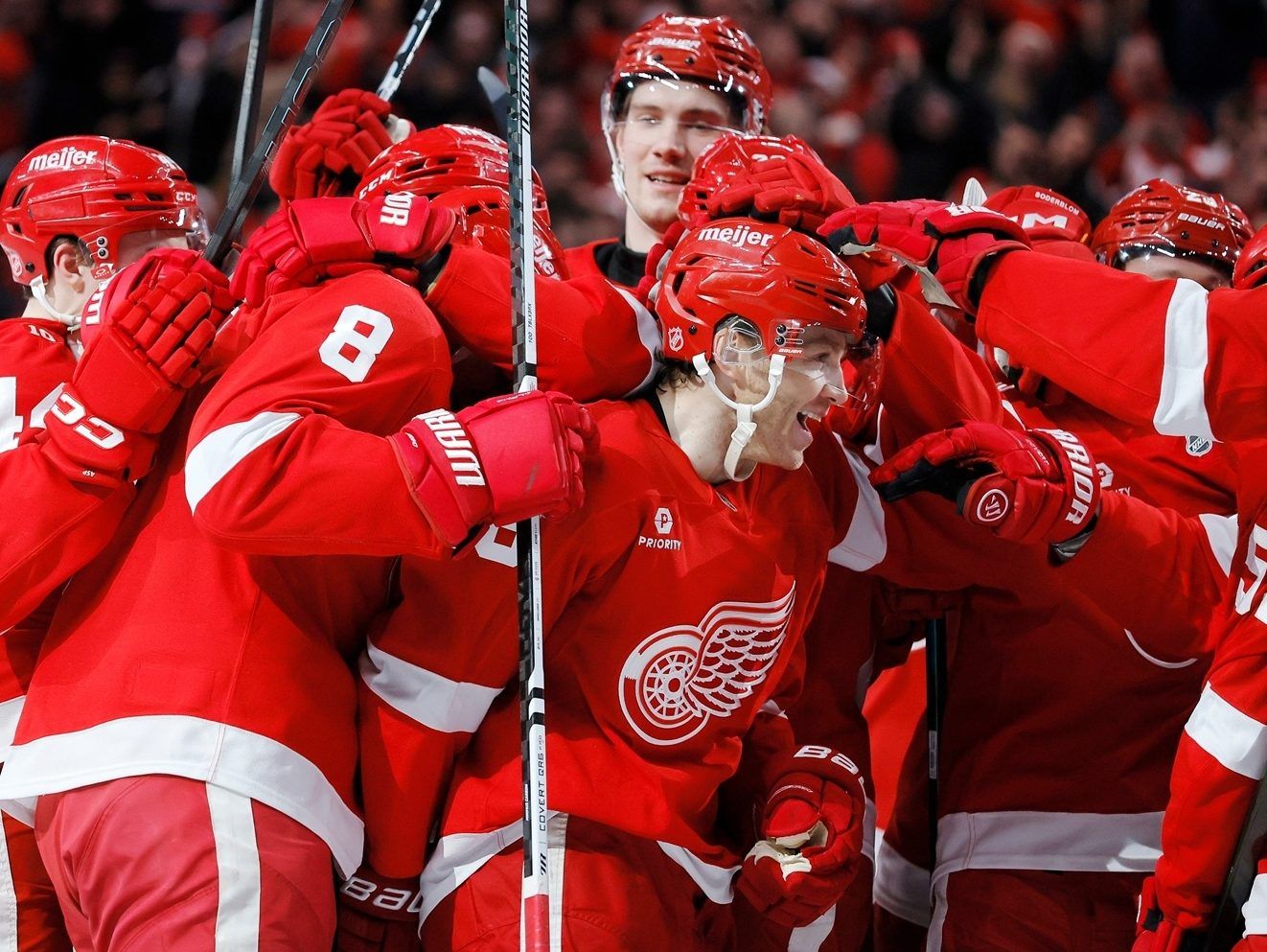 Patrick Kane passes Mike Modano for most points by American-born player