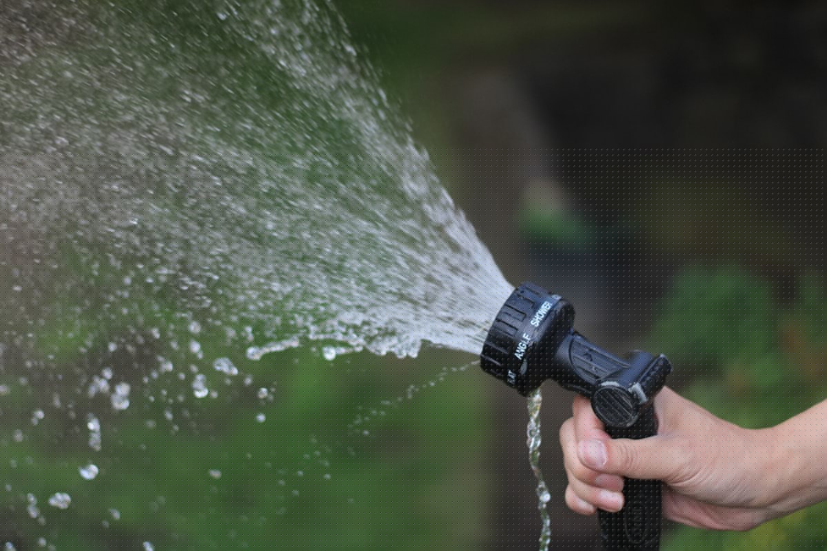 Spraying Roof on Hot Louisiana Day Has Benefits and Drawbacks