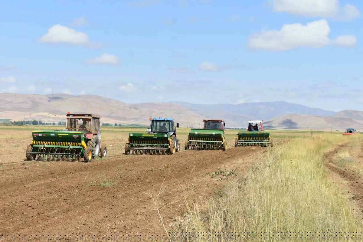 Bayburt'ta 50 Dekarlık Suni Mera Tesisi Oluşturuldu