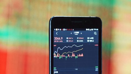 Asian stocks notch gains on rate cut wagers, AI fervour