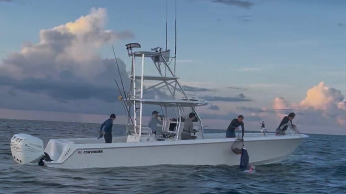 Man cut off diver's air supply during dispute over Miami lobster fishing spot, report says