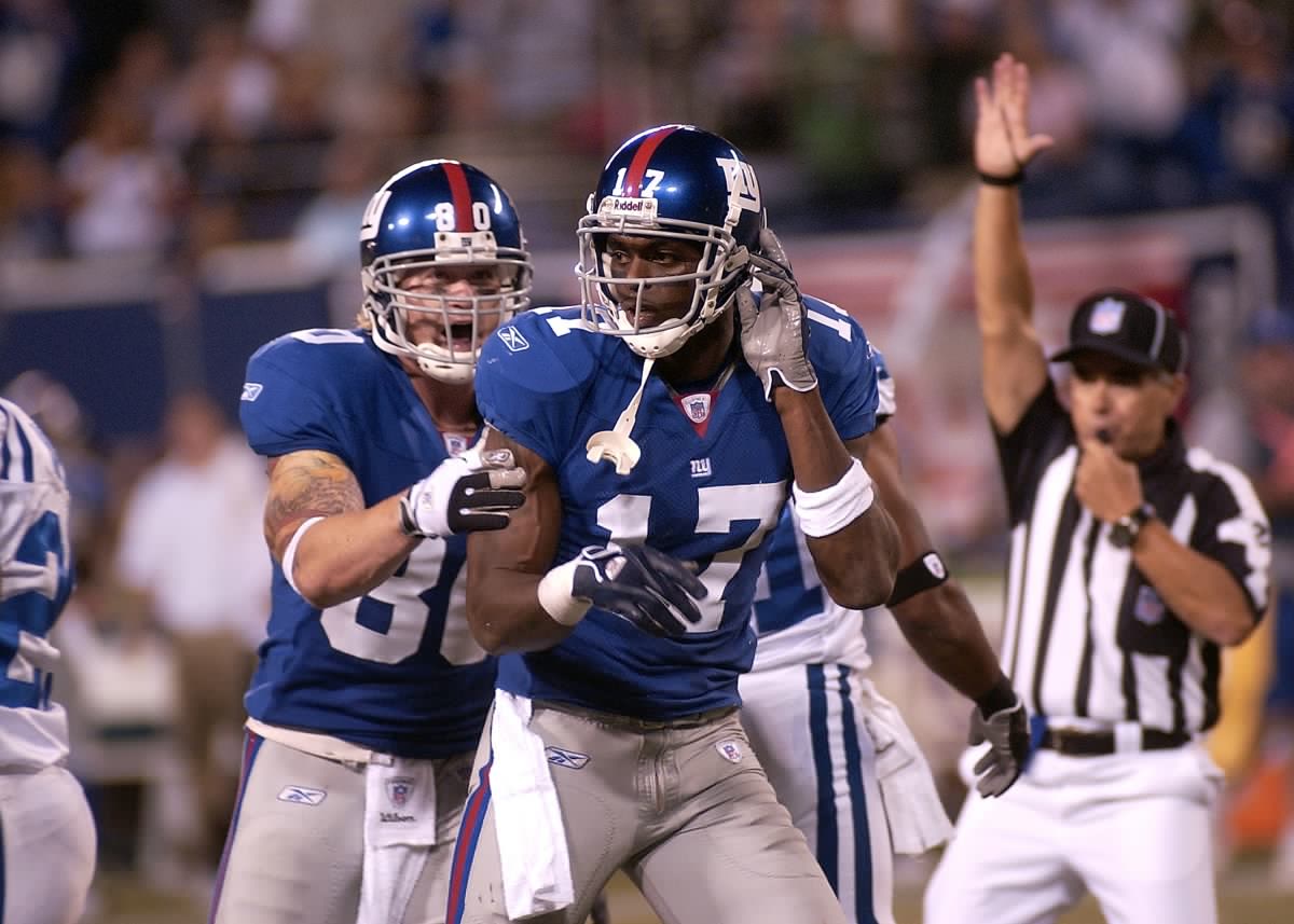 Giants WR Draws Plaxico Burress Comparison