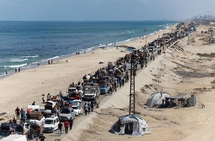 Israeli forces push deeper into Gaza City with heavy shelling and explosions reported