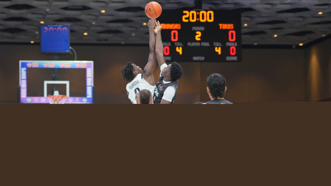 Arkansas Pulls Away in Second Half, Corrals Toros del Valle, 91-49