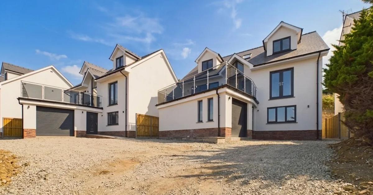 Luxury five-bedroom house with sea views on the market
