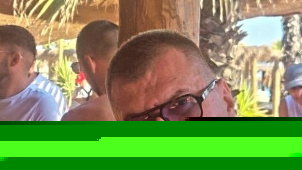 JANJUŠ SA ĆERKOM NA ADI BOJANI Provodio se na plaži sa Milicom Veličković, pa pokazao ŠTA RADE KRUNA I ON: U prvom planu tetovaža koju je posvetio naslednici (FOTO)