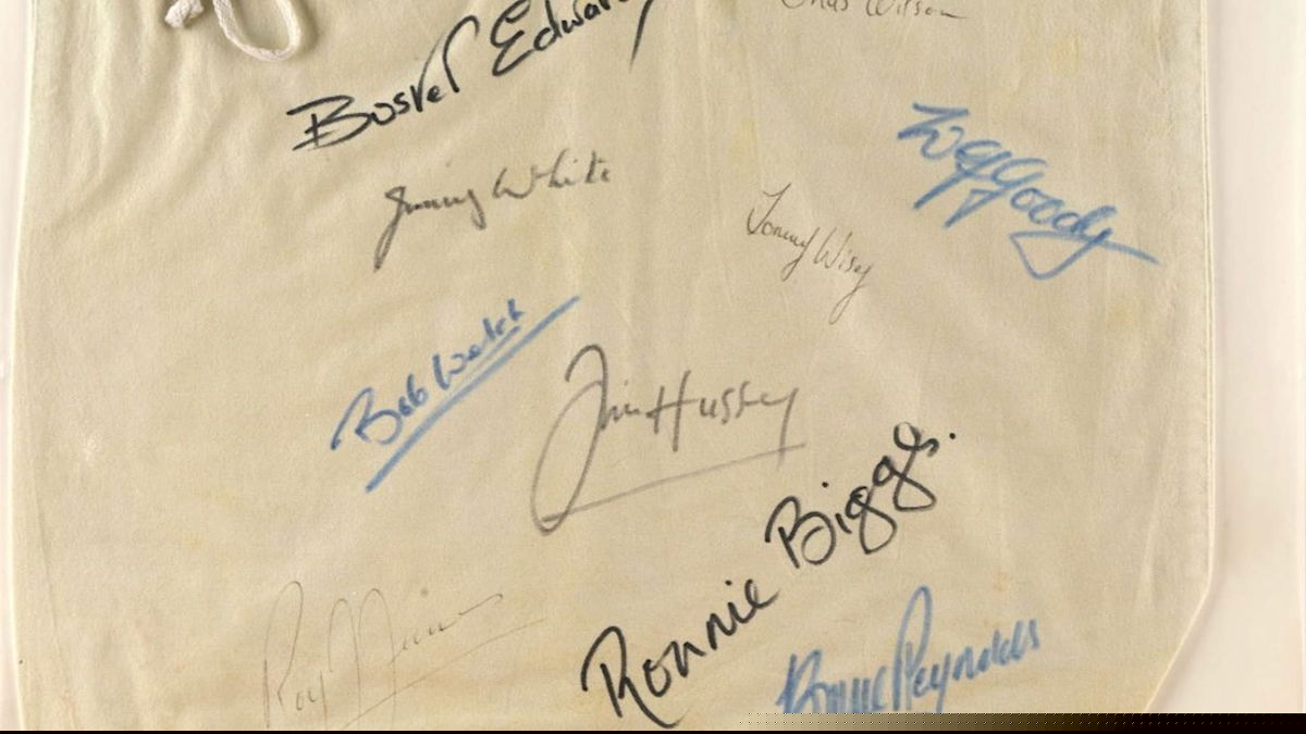 Mail bag signed by Great Train Robbery convicts up for auction