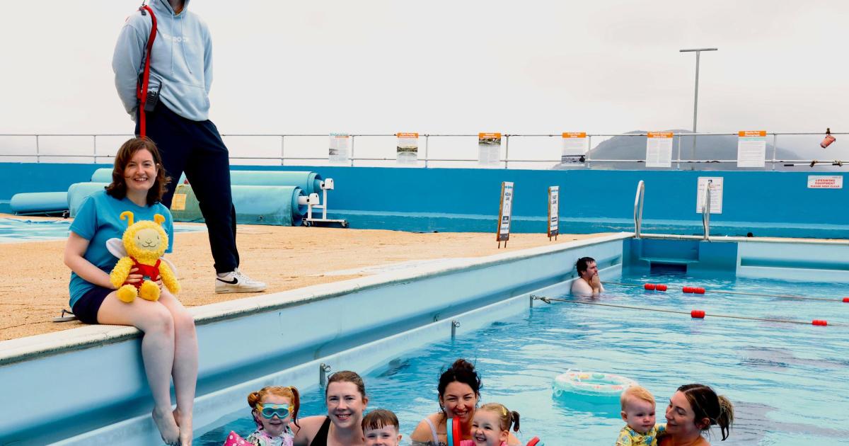 Parents and tots splash out as Gourock Pool hosts special Bookbug session