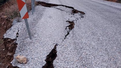 Alacami Yolu'nda heyelan çalışması