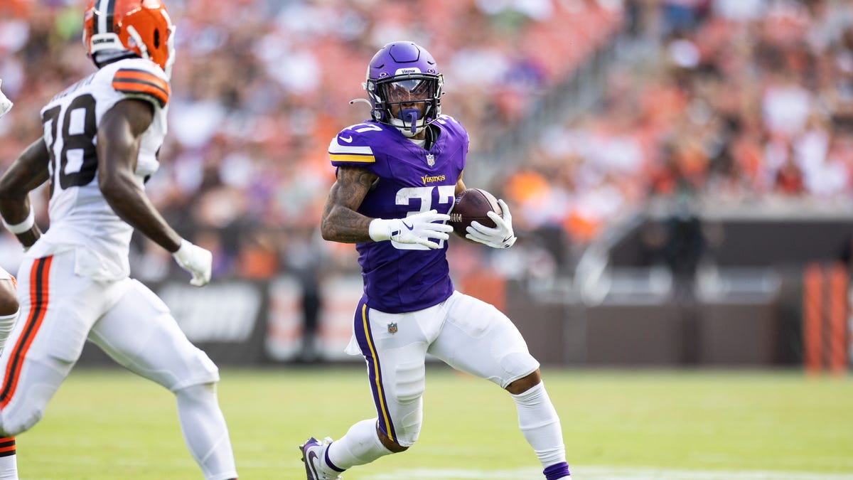 Seahawks sign former Huskies RB Myles Gaskin to practice squad