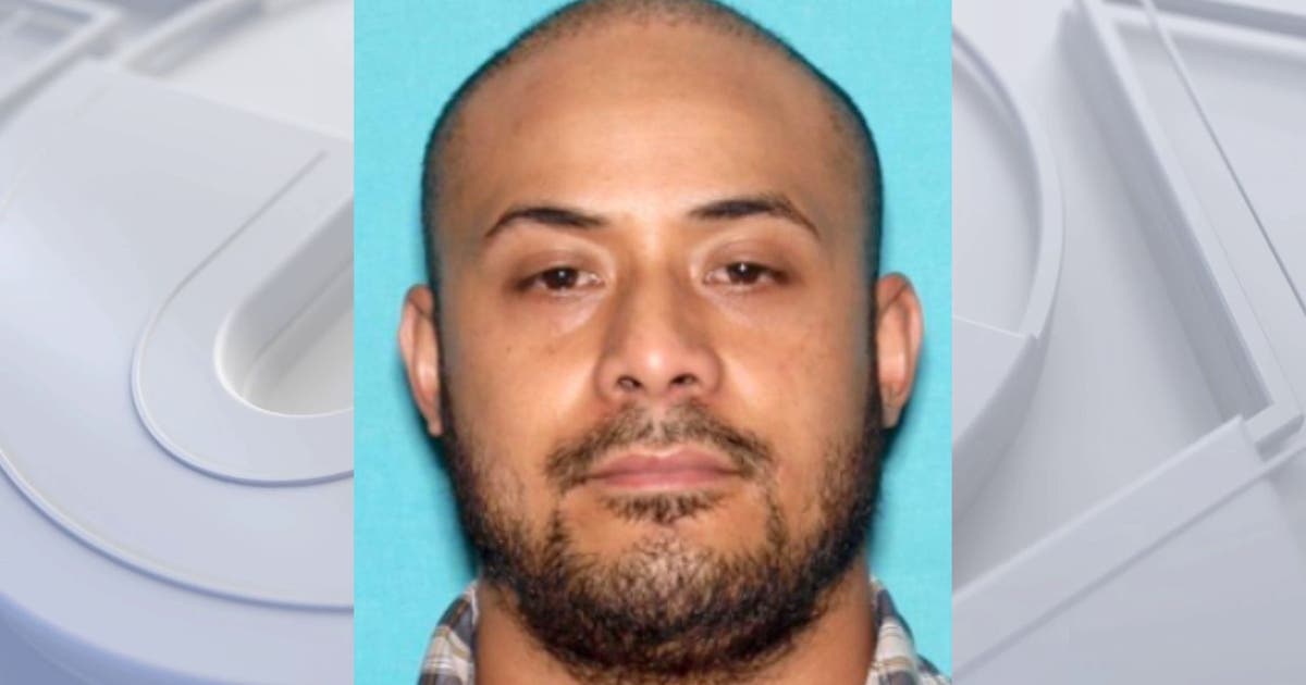 Man with loaded gun who allegedly monitored security at Trump golf club faces federal charges