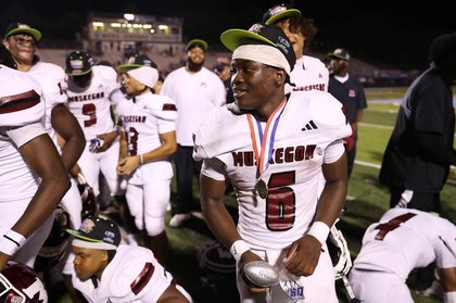 Muskegon senior QB proves doubters wrong with 4 TD game against Mona Shores