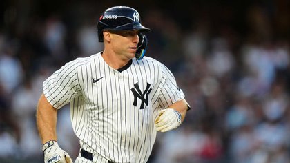 Red Sox fans love Yankees running it back as interest in old infielder surfaces
