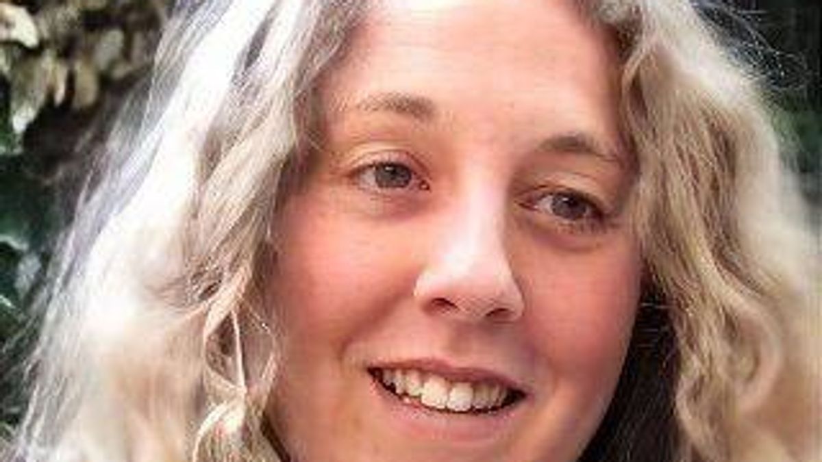 Tragic death of 'loyal and funny' woman trying to exit crashed car when lorry hits