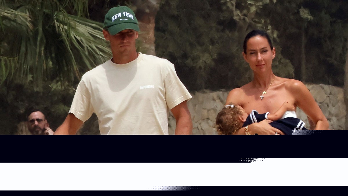 Marcos Llorente cambia Ibiza por Marbella para disfrutar de unas vacaciones diferentes con Paddy Noarbe y su hija Amor, de 1 año