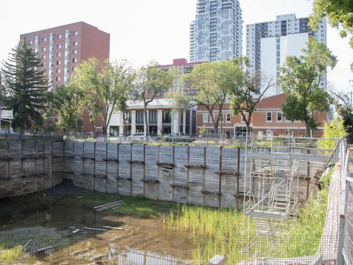 'A large pit': Aging Downtown Edmonton construction site more than just an eyesore