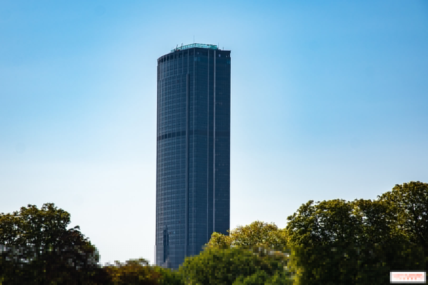 Tour Montparnasse, les travaux de rénovation de 800 millions avortés, que va-t-elle devenir ?