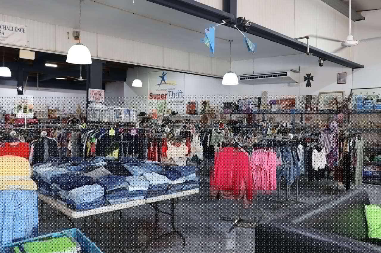 BEK PA SCOL Weekend Sale pa henter famia na Super Thrift Store