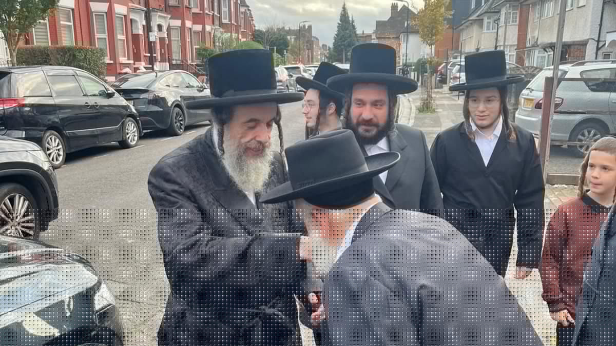 Senior Vizhnitz Rabbi Arrives in Israel Ahead of Major Hasidic Gathering