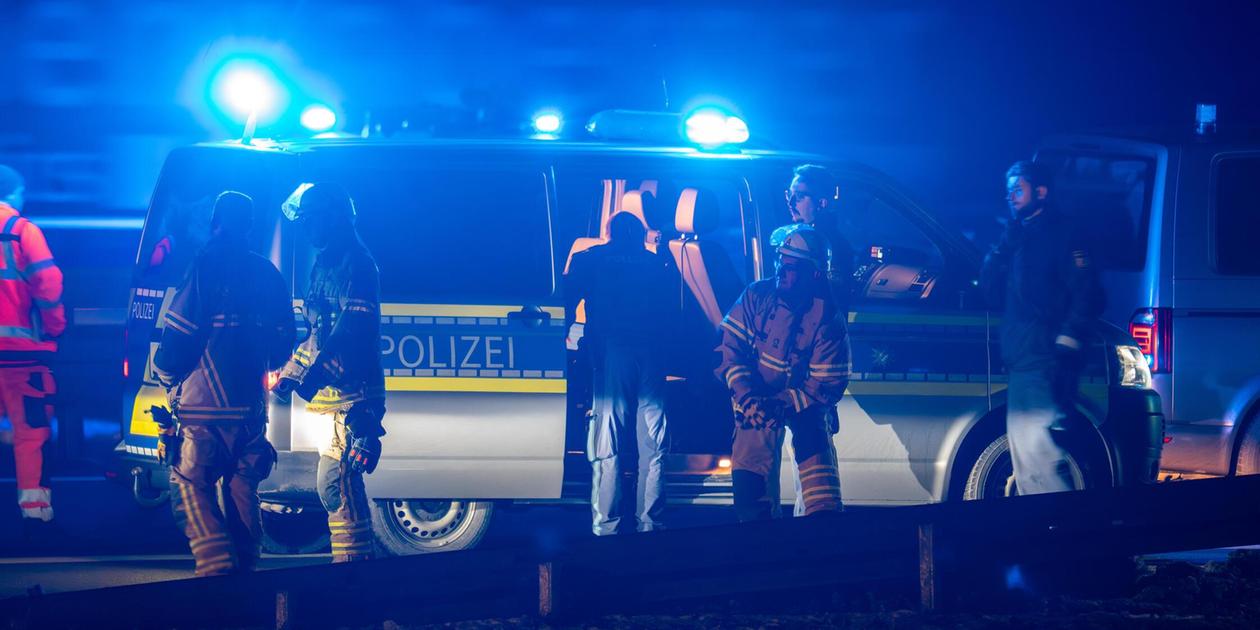 A3 am Freitagmorgen voll gesperrt: Beamte finden sprengstoffverdächtige Gegenstände in einem Auto