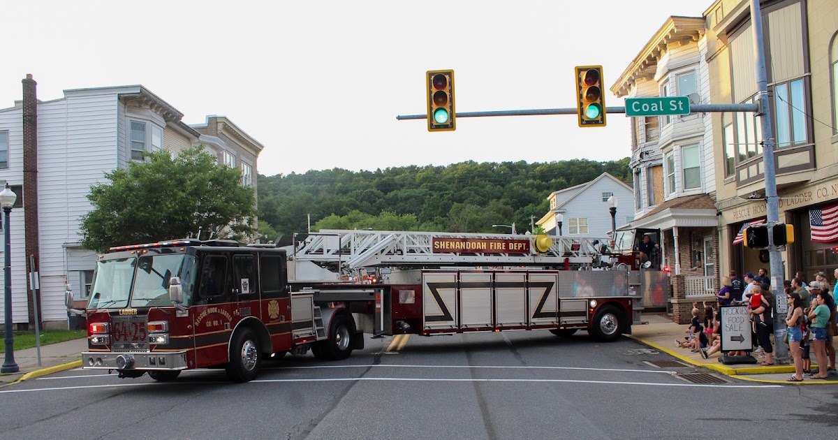 PHOTOS:  Shenandoah Hookies Block Party Fire Truck Parade 2026
