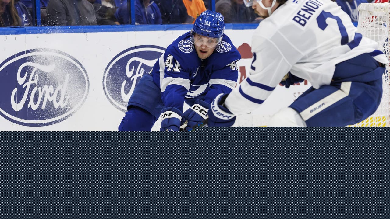 Matthew Knies scores in OT for his second hat trick and the Maple Leafs beat the Lightning 4-3