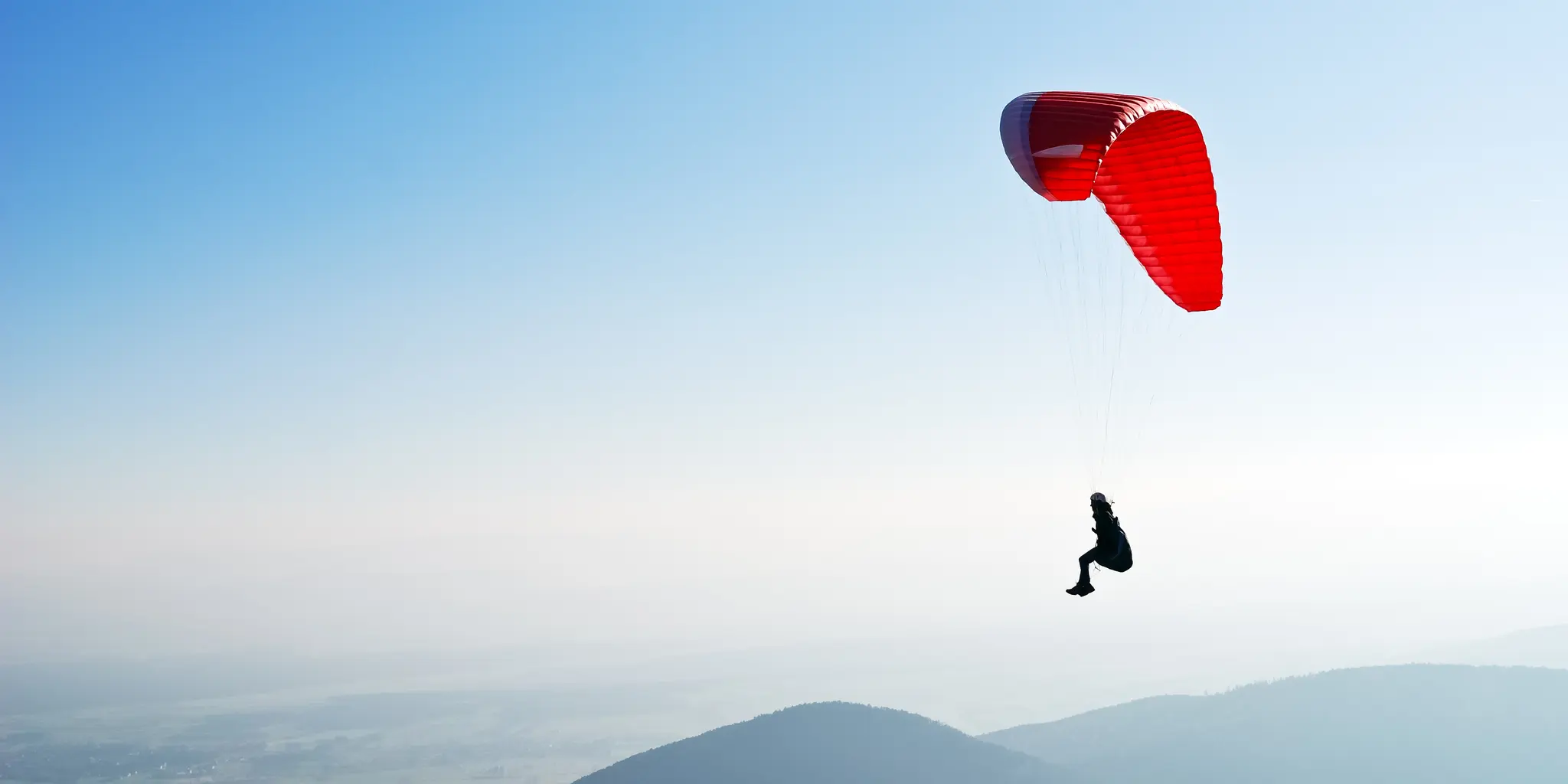 Tandem-Paragleiter stürzt aus zehn Metern Höhe ab