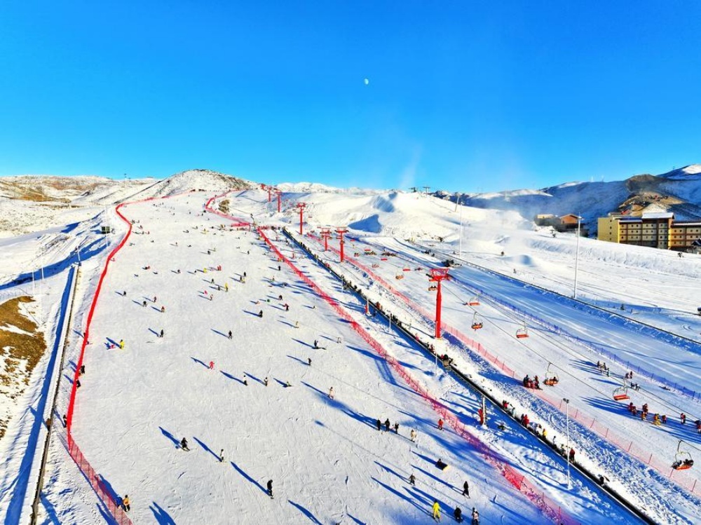 Remote Chinese city Altay thrives in long winter, turning snow into tourism success