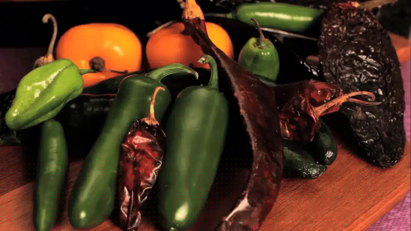Así debes lavar los chiles frescos y secos para evitar infecciones