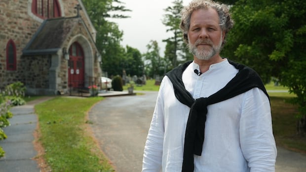 The bodies of over 1,000 Quebecers went unclaimed last year. What's going on?