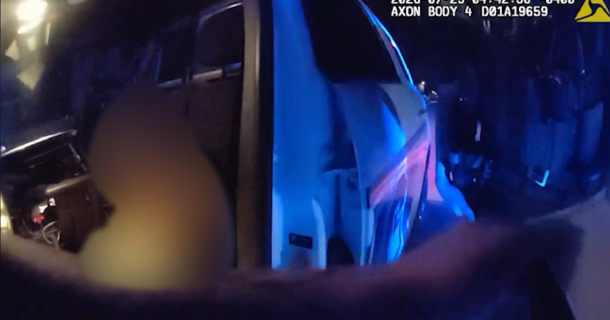 Florida officer finds missing naked toddler wandering in road alone: Deputies