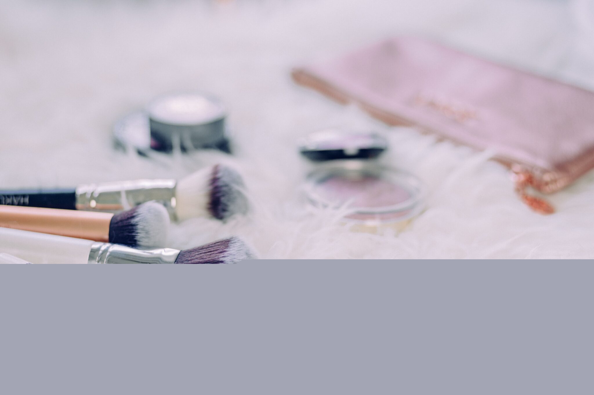 Canvas vs Polyester vs PU Leather: Choosing the Right Material for Your Custom Cosmetic Bags