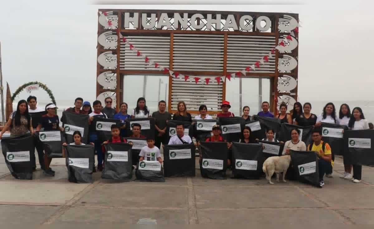 Corte de La Libertad participa en jornada de limpieza pública en Huanchaco