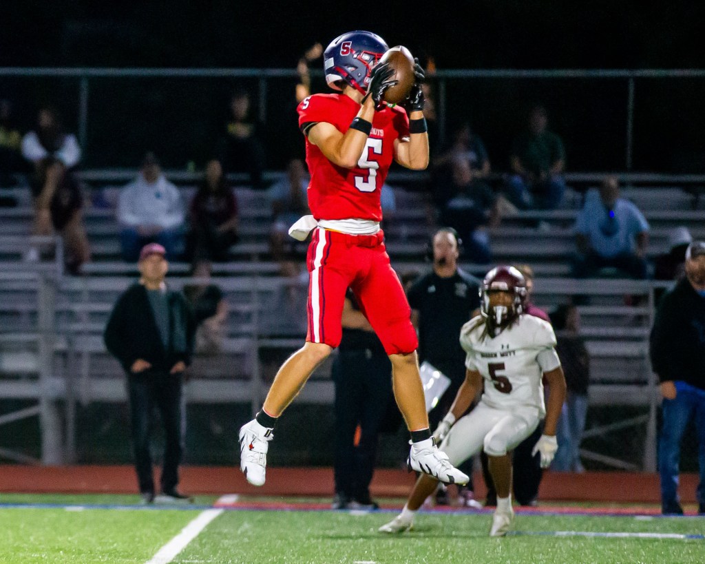 Daniel Carter’s four TDs lead Cousino to MAC Blue victory over Mott