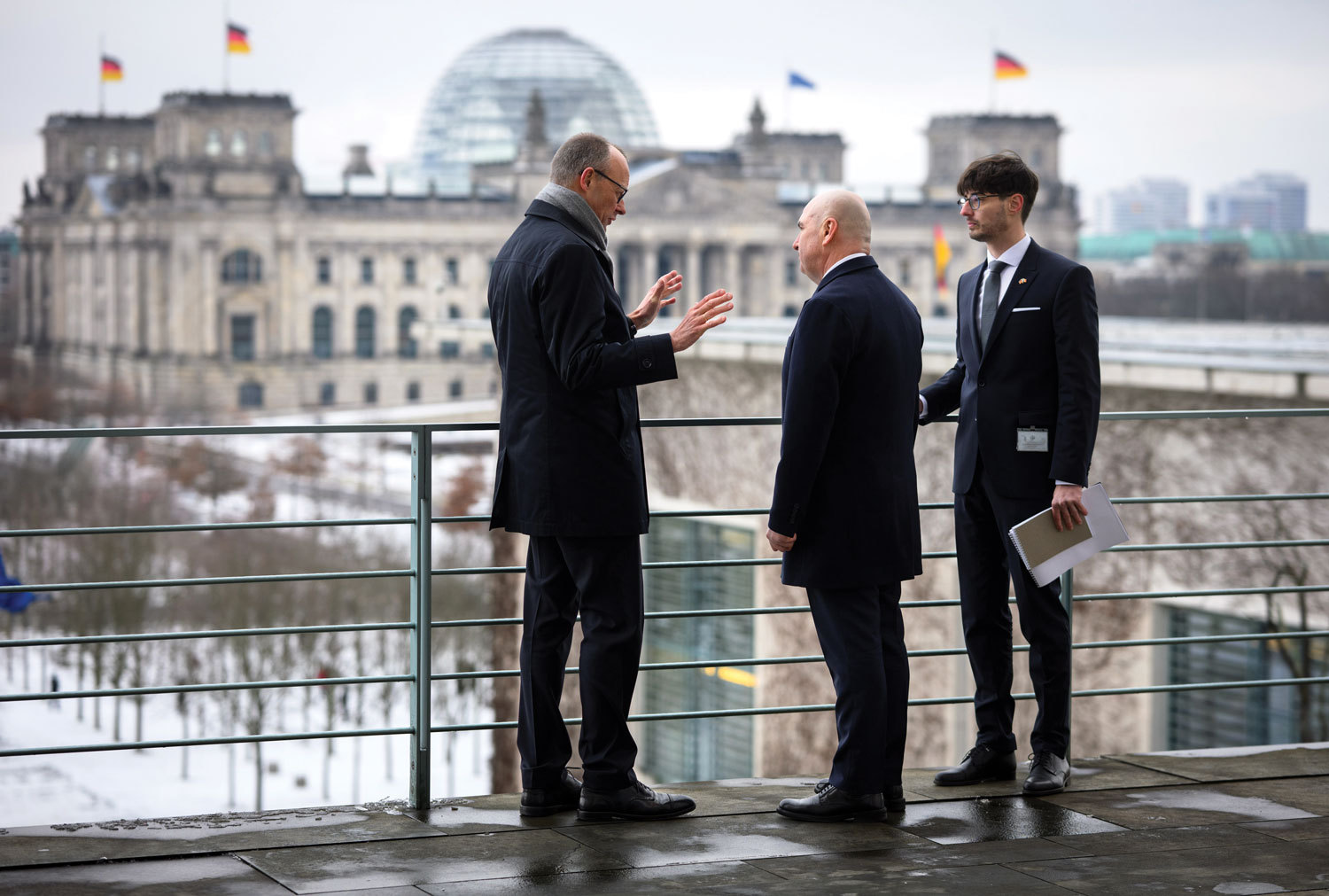 Premierul Ilie Bolojan, în Germania. Vrea România ceva de la Germania sau Germania ceva de la România?