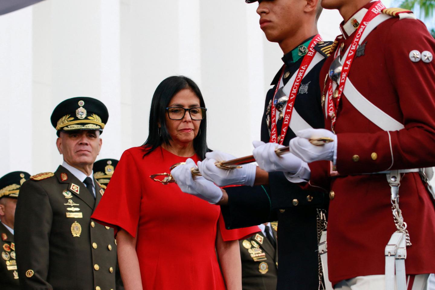 Venezuela : Delcy Rodriguez, la présidente par intérim, cible sans la nommer Maria Corina Machado, l’exhortant à « rester à Washington »