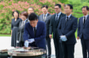 [Photo News] Hana Financial honors fallen heroes