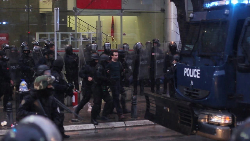 “Albin Kurti, nuk ka frikë dhe nuk e mban pushtetin me forcën policore”