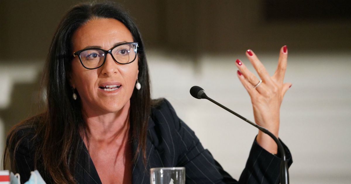 Cambiare ‘omicidio’ e ‘uomo’ per legge? Non credo che impoverendo la lingua si ottenga inclusione