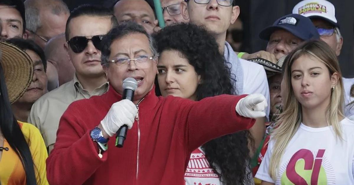 Petro regresa de Cuba con un discurso abiertamente golpista