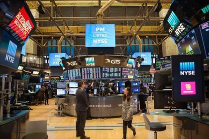 Stocks Climb on Lower Bond Yields and Strength in Chip Makers