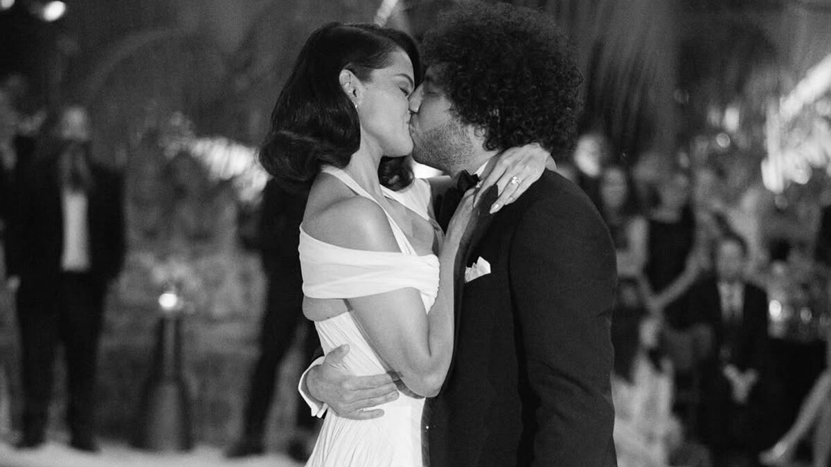 Un tercer vestido de novia, descalza y con un ramo inspirado en el de Tamara Falcó: los detalles no vistos de la boda de Selena Gomez