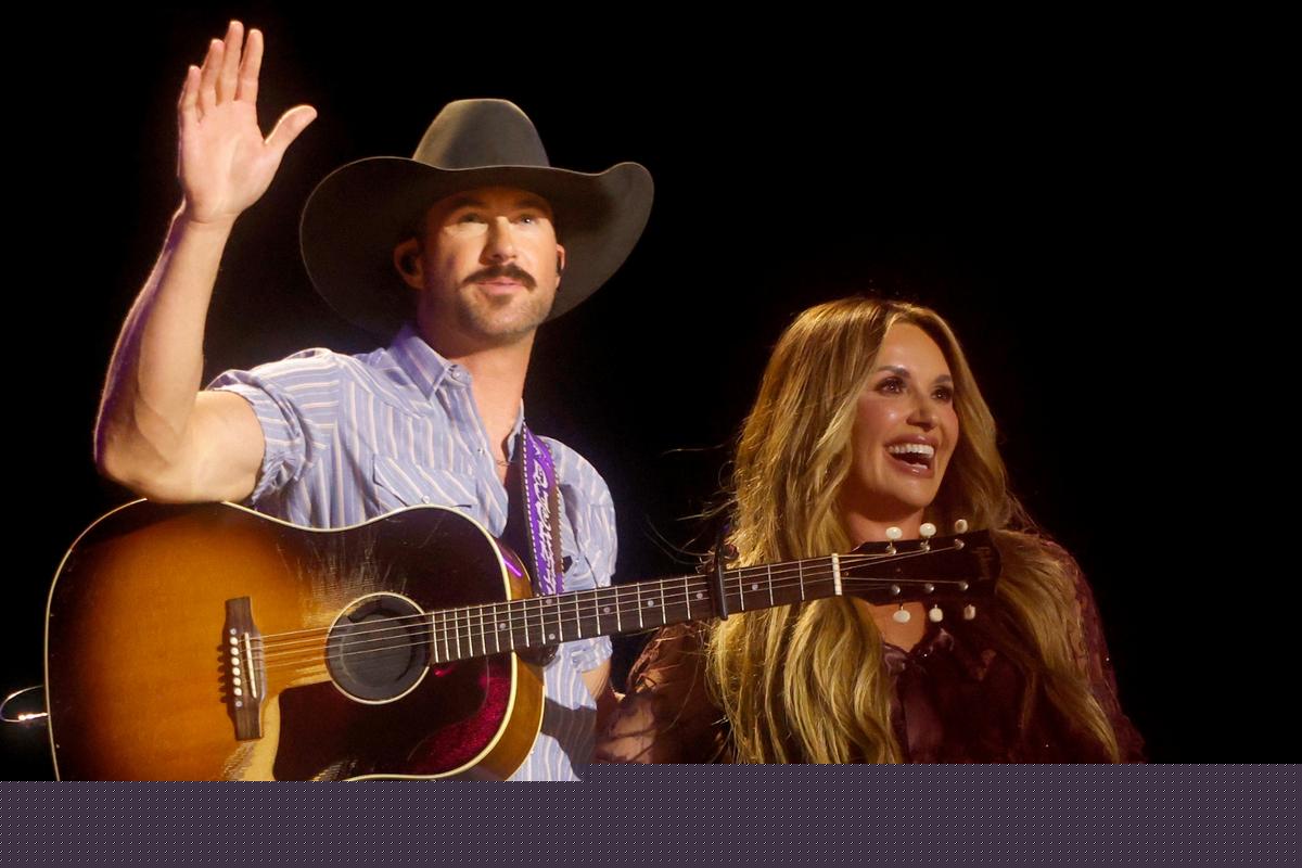 Carly Pearce Reveals Why She Apologized to Riley Green
