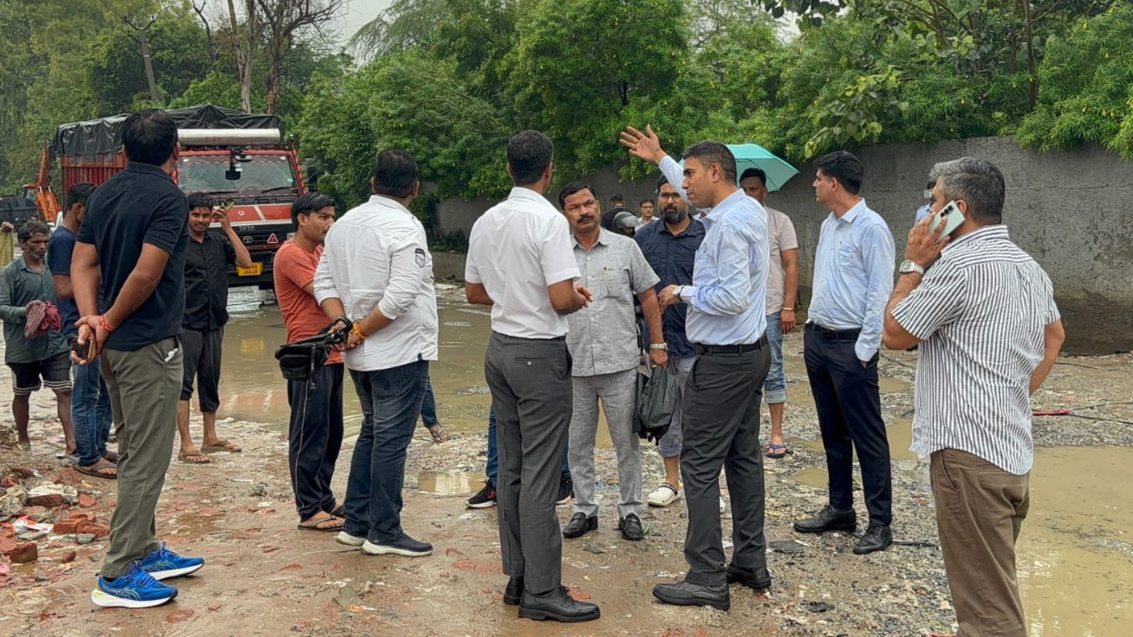 24 hours after transferring him out Haryana reappoints Dahiya as Gurugram Municipal Commissioner