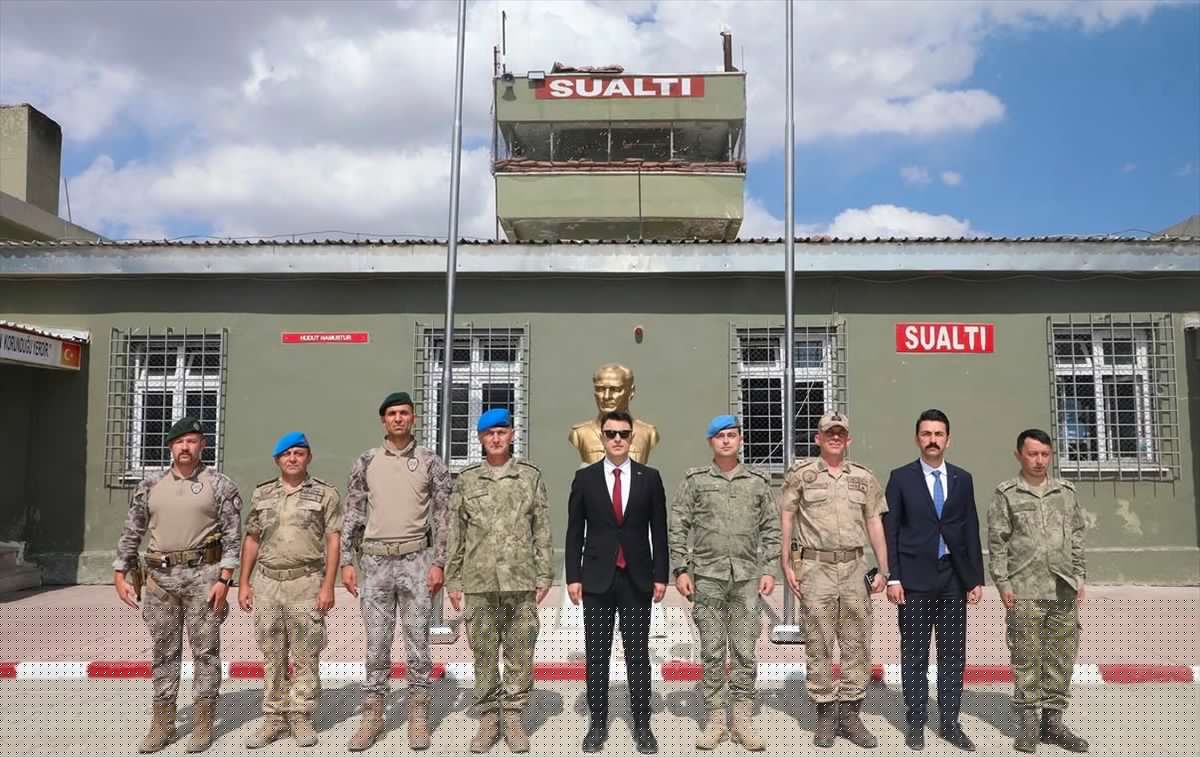 Başkale'de sel bölgesi ve hudut karakolları ziyareti