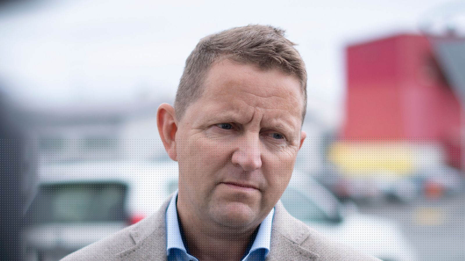 Horfa fram á tug­milljarða sam­drátt og bíða í of­væni eftir loðnu­fréttum